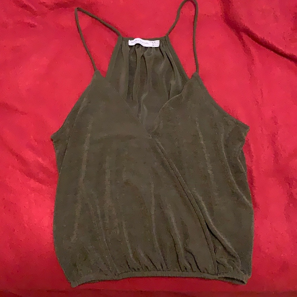 Sleeveless, crop top